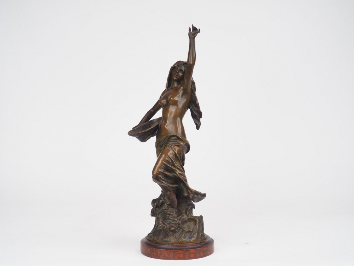 COUDRAY. "Jeune pêcheuse de perle". Sculpture en bronze à patine médai