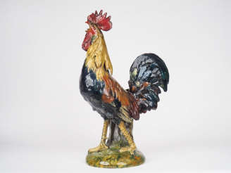 Vente aux enchères Jérôme MASSIER. "Coq chantant". Sculpture en faïence polychrome de Val