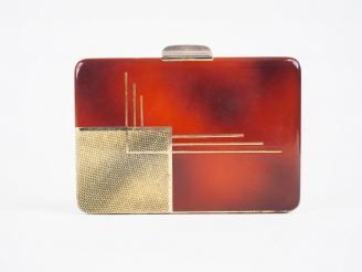 Vente aux enchères Etui à cigarette Art Déco en métal argenté et laqué à décor de motifs 