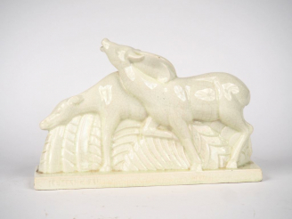 Vente aux enchères LEMANCEAU. "Biches". Sculpture en faïence craquelée de St Clément. Sig