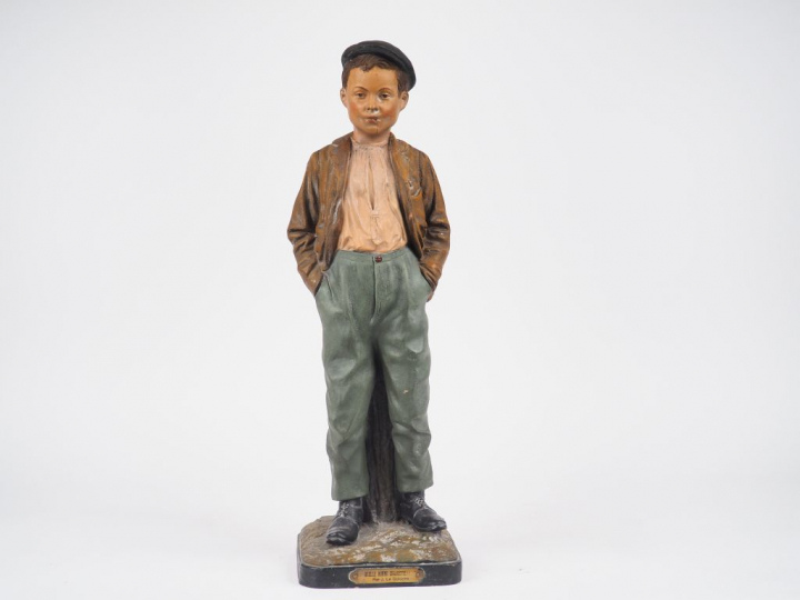 J. Le GULUCHE. "Quelle bonne cigarette". Sculpture en terre cuite poly