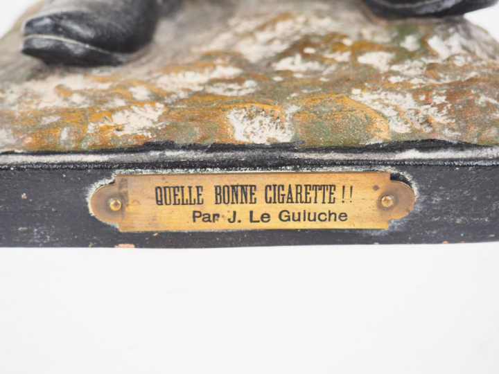 J. Le GULUCHE. "Quelle bonne cigarette". Sculpture en terre cuite poly