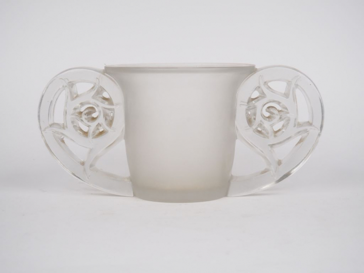 LALIQUE France. Vase "Pierrefonds". Signé. H. 15 cm.