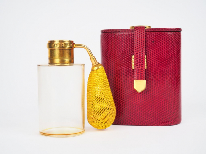 BACCARAT, GUERLAIN. Flacon de parfum "Ode" dans son coffret. Signé. H.