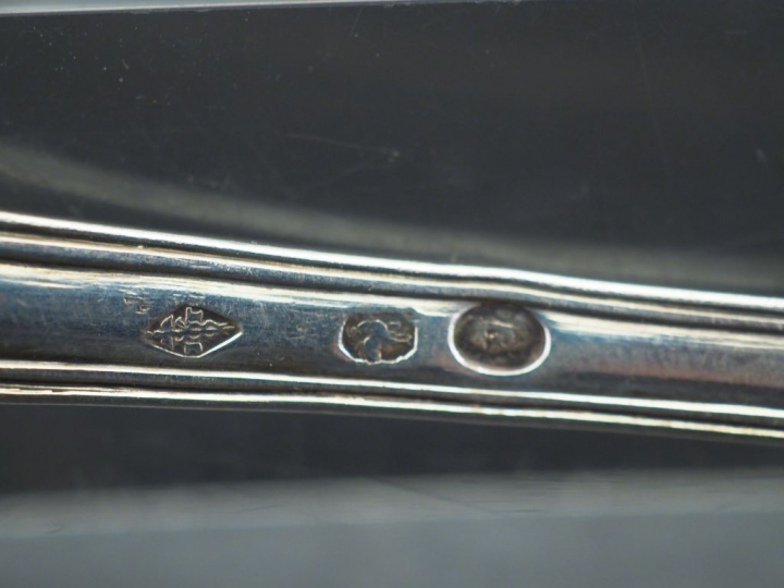 Saupoudroir en argent, poinçon au premier coq Poids : 97 g