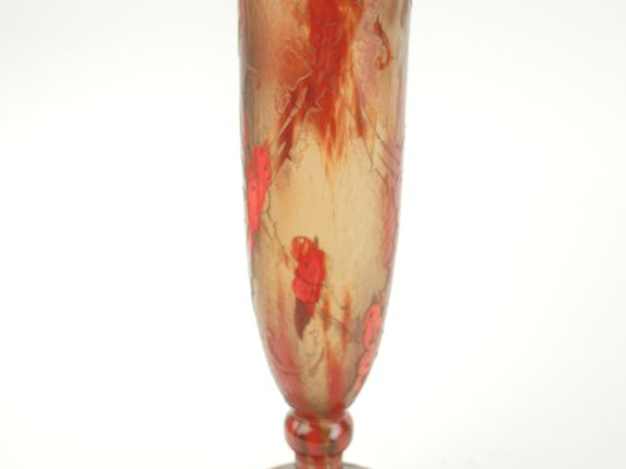 SCHNEIDER.  Vase en verre gravé en camée à l'acide de motifs oranges s