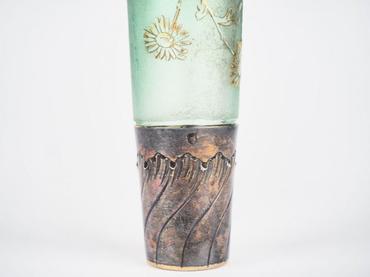 DAUM France. 2 flacons de parfums en cristal et argent à décor gravé e