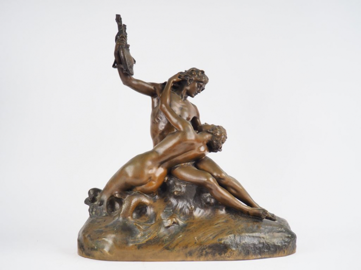 E. HANNAUX. "Le poète et la sirène". Groupe en bronze à patine verte. 