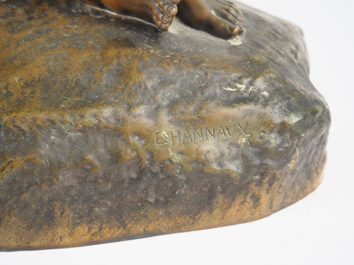 E. HANNAUX. "Le poète et la sirène". Groupe en bronze à patine verte. 