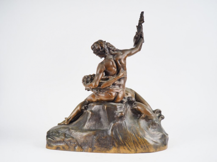 E. HANNAUX. "Le poète et la sirène". Groupe en bronze à patine verte. 