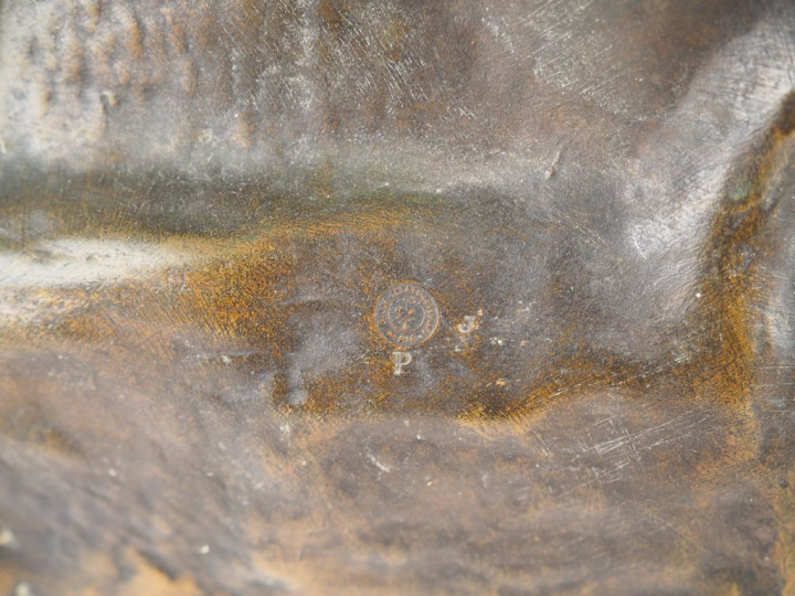 E. HANNAUX. "Le poète et la sirène". Groupe en bronze à patine verte. 