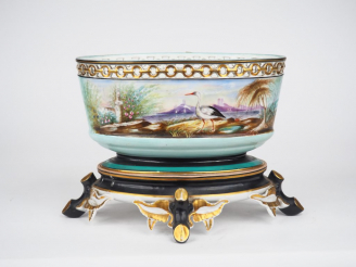 Vente aux enchères Jardinière Napoléon III en porcelaine à décor polychrome de paysage la