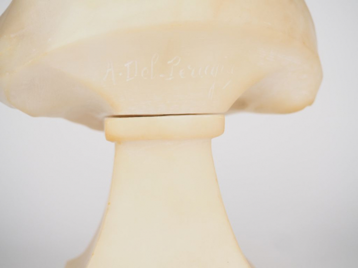 Sculpture en albâtre fin XIXème "Fillette lisant". H. 24 cm.