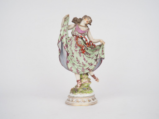 Vente aux enchères Sujet en porcelaine polychrome de Saxe "danseuse à la robe verte" H. 2