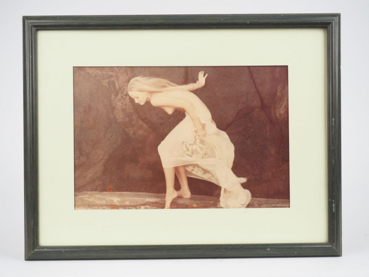 David HAMILTON. "Nu de profil".  Photo en couleur. Signée en bas à dro