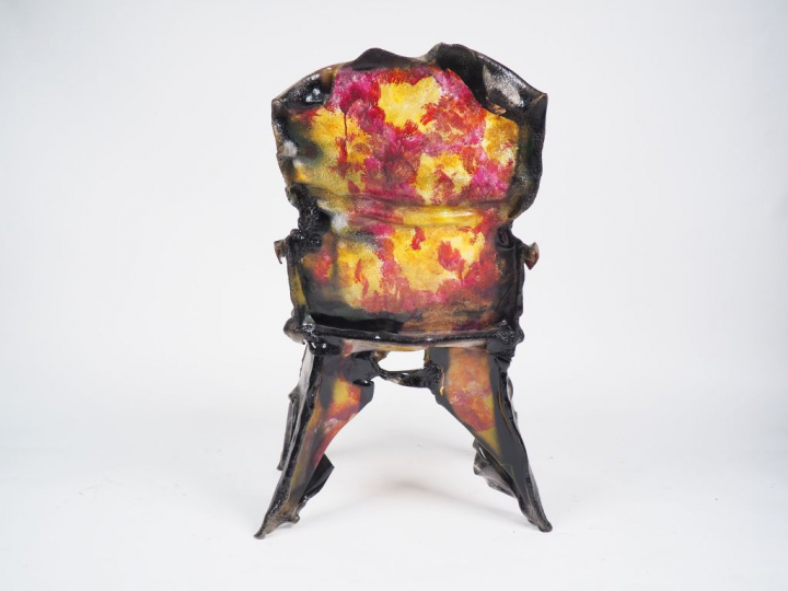 Chaise Design en plastique polychrome. Dim. 68 x 62,5 x 60 cm.