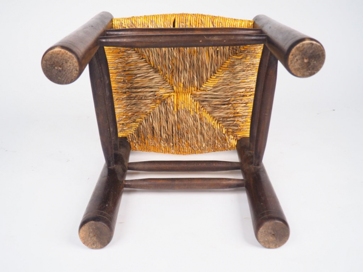 Charles DUDOUYT. Suite de 6 chaises de salle à manger en chêne,  monta