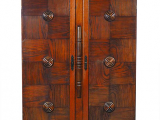 Vente aux enchères Charles DUDOUYT. Armoire en chêne tourné mouluré et sculpté à décor de