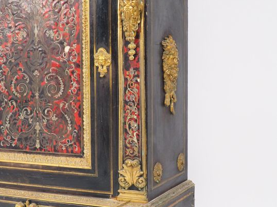 Meuble d’appui Napoléon III en marqueterie Boulle, riche ornementation