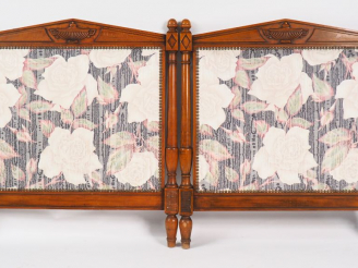 Vente aux enchères Lit de style Directoire en bois fruitier mouluré et sculpté à décor de