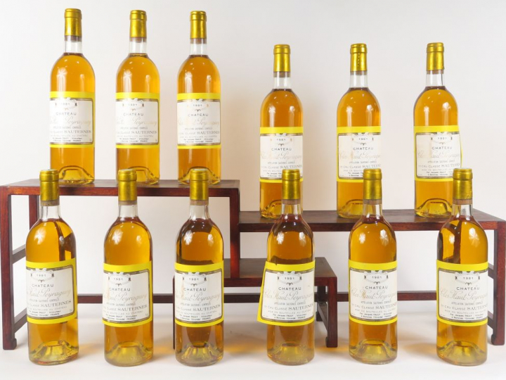 12 BOUTEILLES CHÂTEAU CLOS HAUT PEYRAGUEY 1er CC SAUTERNES - 1981 - CB