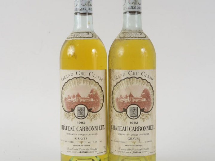 2 BOUTEILLES CHÂTEAU CARBONNIEUX GRAVES - 1982 - LB