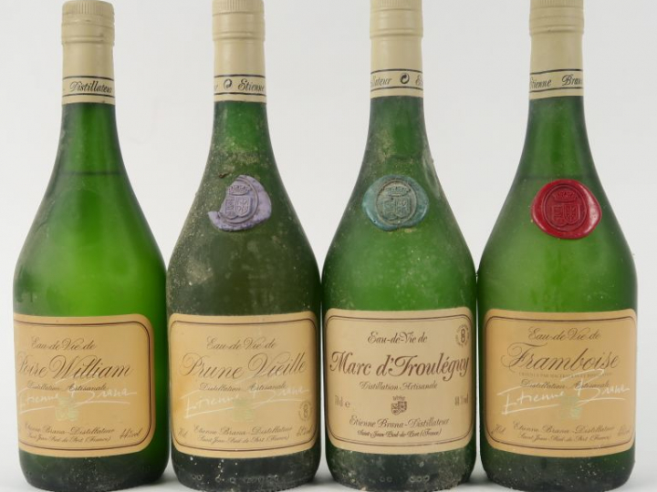 4 BOUTEILLES ETIENNE BRANA : 1 POIRE WILLIAM - 1 PRUNE VIEILLE - 1 FRA