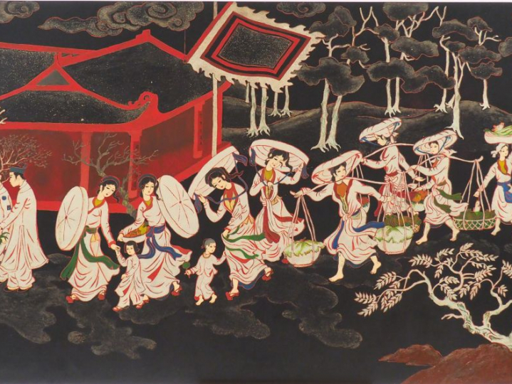 VAN THO. Panneau de laque "couple de mandarins suivis de leur servante