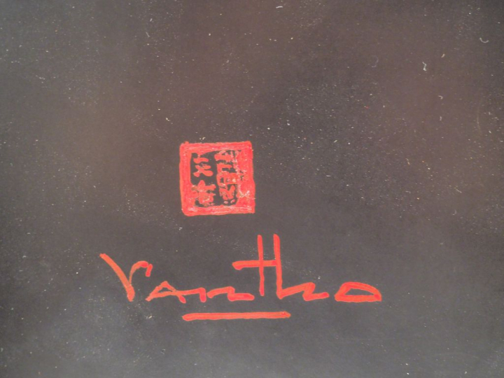 VAN THO. Panneau de laque "couple de mandarins suivis de leur servante