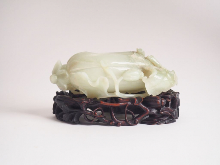 Godet de peintre en jade céladon reprenant la forme d'un melon d'eau s