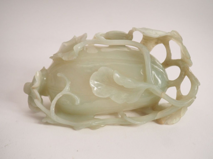 Godet de peintre en jade céladon reprenant la forme d'un melon d'eau s