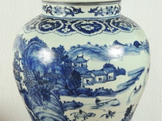 Vente aux enchères Importante potiche couverte en porcelaine à décor de personnages  Chin