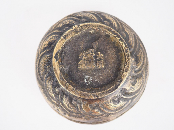 Chine, fin du XIXe siècle,   Boite couverte en bronze, décor de dragon