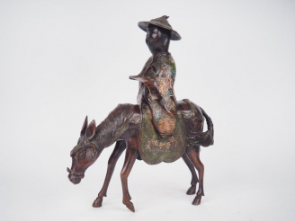 Vente aux enchères Toba sur sa mule bronze et émaux champlevés Japon vers 1920  H. 37 cm
