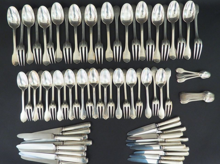 Ménagère en argent, poinçon Minerve, modèle queue de rat comprenant : 