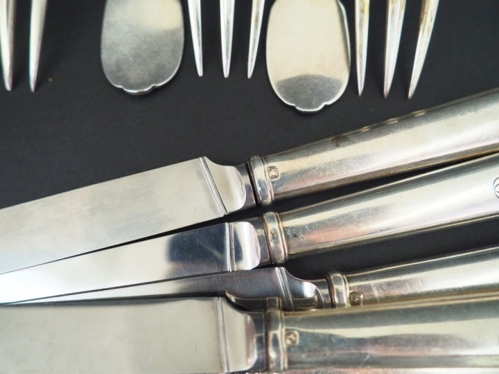 Ménagère en argent, poinçon Minerve, modèle queue de rat comprenant : 