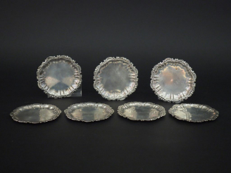 Vente aux enchères 7 différentes coupelles en argent étranger à décor de rocailles Poids 