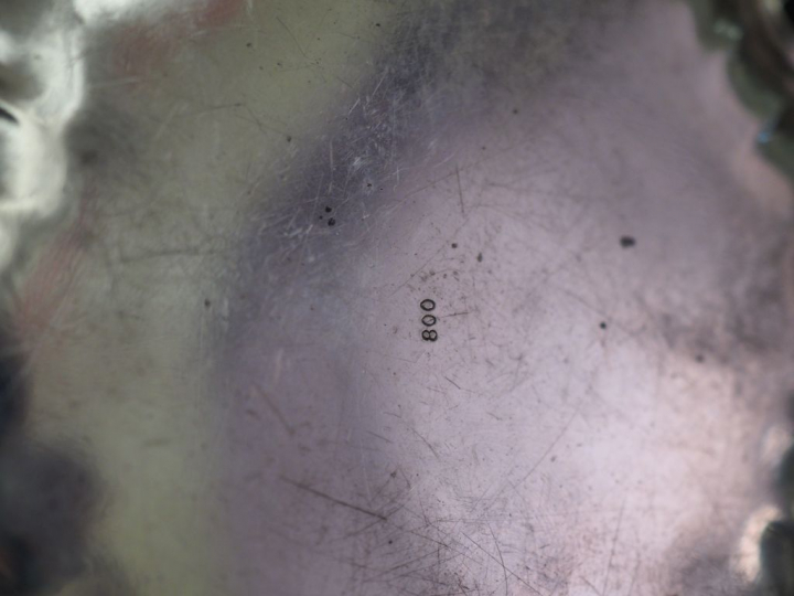 7 différentes coupelles en argent étranger à décor de rocailles Poids 