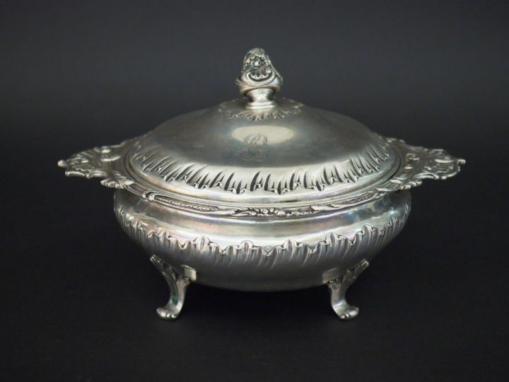 Légumier en argent de style Rocaille, travail étranger Poids : 1050 g