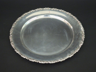 Vente aux enchères Plat rond en argent étranger Poids : 680 g