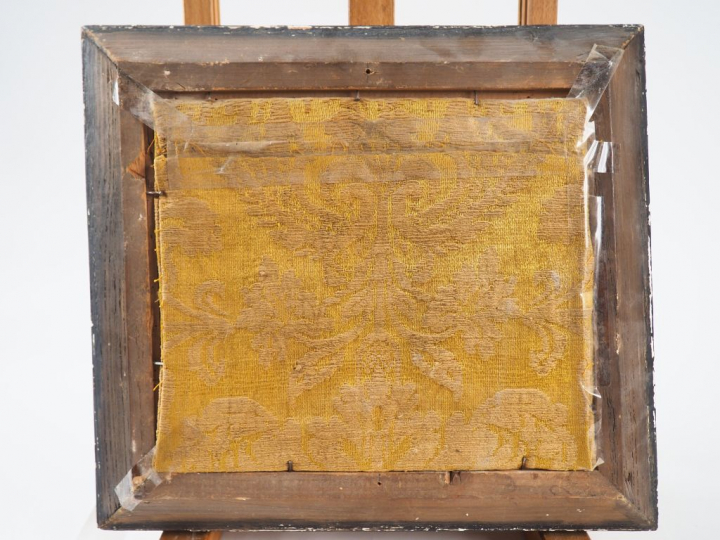 Lot de quatre plaques en émail peint polychrome avec rehauts d’or prés