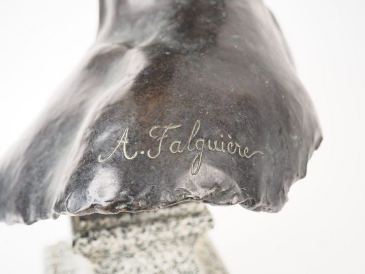 Alexandre FALGUIERES.  "Buste de Diane". Sculpture en bronze à patine 