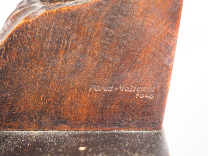 Manolo PEREZ-VALIENTE. "Beethoven". Sculputre en bois patiné. Signée e