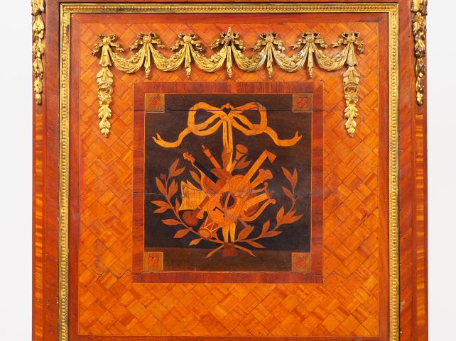 Secretaire à abattant de style Louis XVI en marqueterie et frisage à d