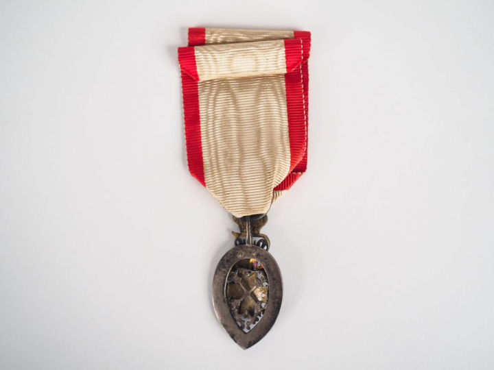 Médaille de la croix rouge de st Pétersbourg époque Russie tsariste, c