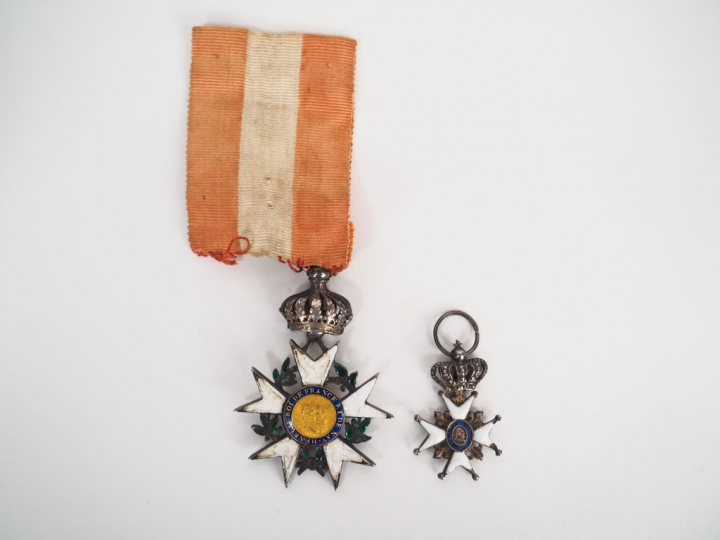 Intéressant ensemble comprenant une étoile de chevalier de la légion d