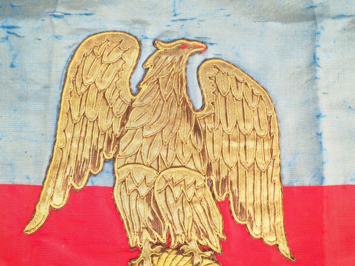 Grand guidon uniface bicolore bleu ciel en haut, framboise en bas aigl
