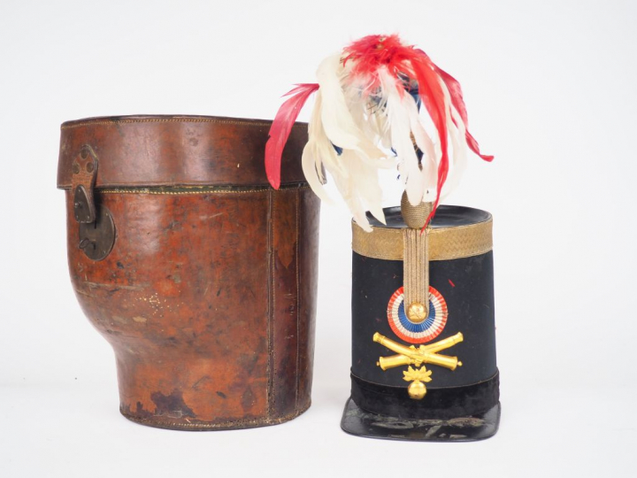Shako d’officier d’artillerie France mi XIXème. Fût en carton tronconi