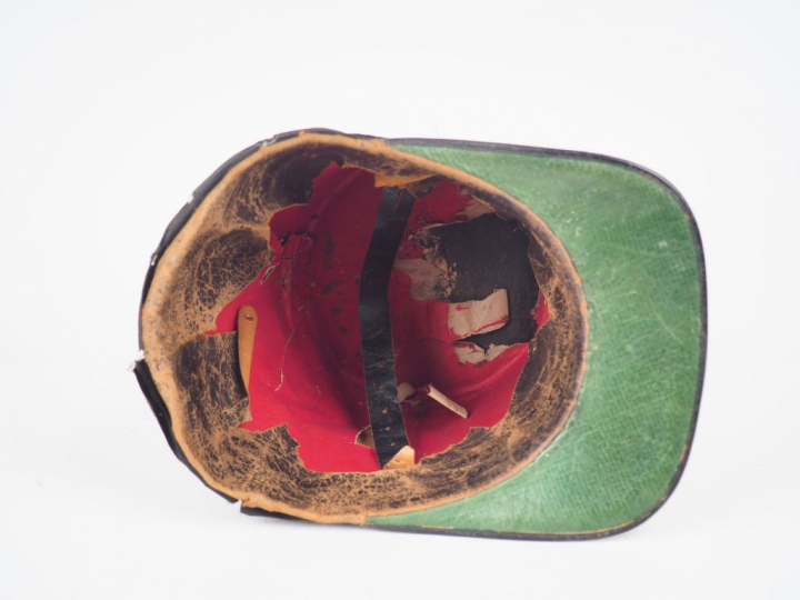Shako d’officier d’artillerie France mi XIXème. Fût en carton tronconi