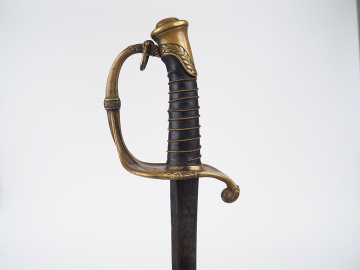 Sabre modèle 1821 d'officier d'infanterie, lame oxydée, fusée re habil